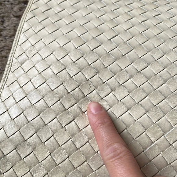 Bottega Veneta Cream Shoulder Bag - Picture 17 of 17